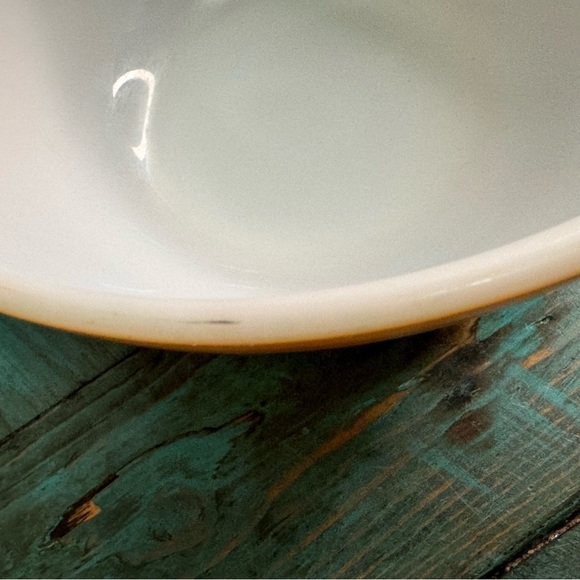 Vintage Woodland Tan Pyrex Mixing Bowl 1.5 Qt. - Picture 3 of 9